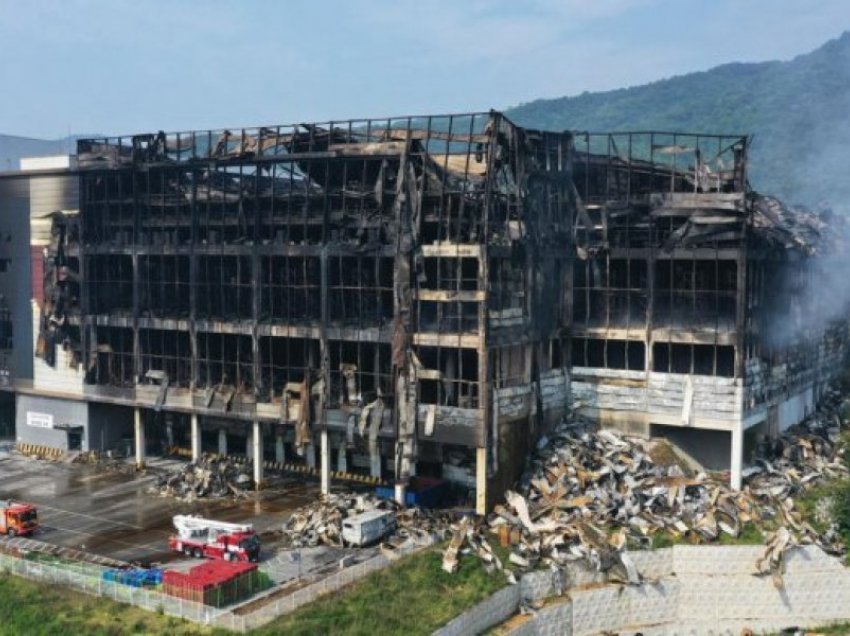 Korenë e Jugut: 3 ditë përpjekje nga zjarrfikësit për ta shuar zjarrin e madh në një magazinë