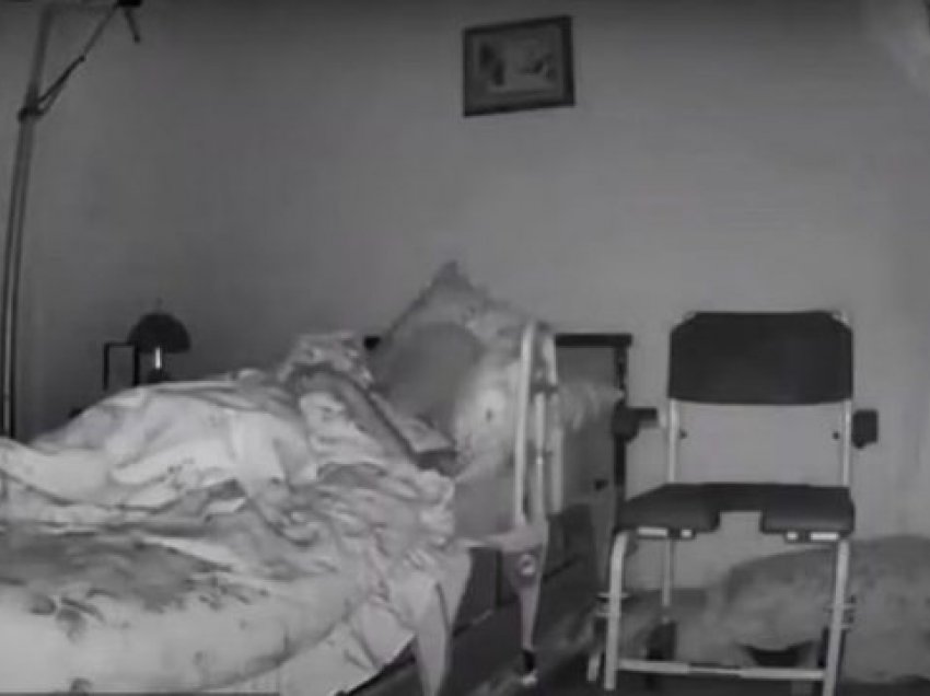Futet për të vjedhur në shtëpinë e 87-vjeçares, burri kapet mat nga kamerat e sigurisë