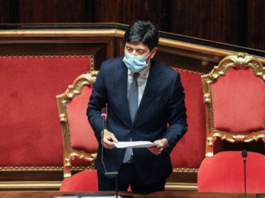 Italia heq detyrimin për mbajtjen e maskës në natyrë
