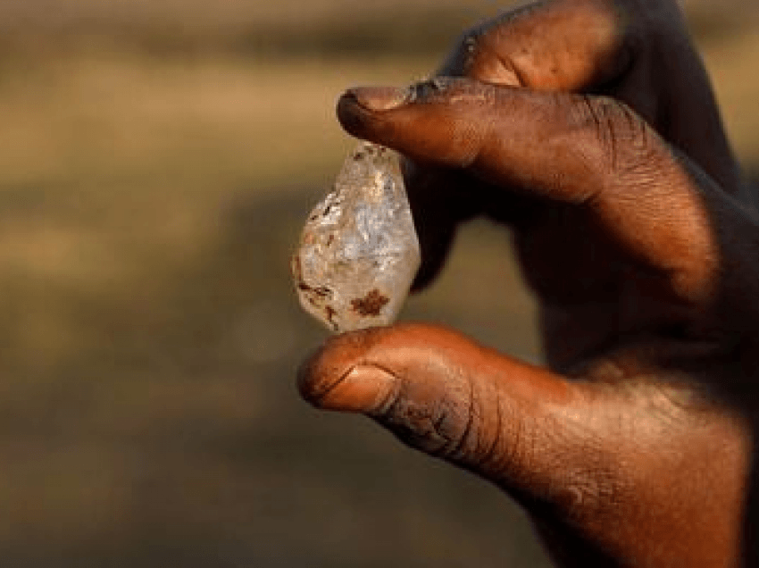 Ethet e ‘diamantëve’ që nuk ekzistonin/ Qeveria e Afrikës së Jugut thotë se gurët e zbuluar në fshat janë vetëm kuarc
