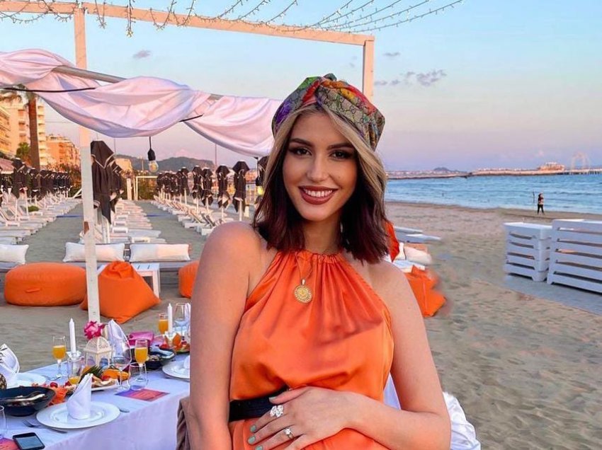 Blogerja e njohur shqiptare bëhet nënë për herë të tretë