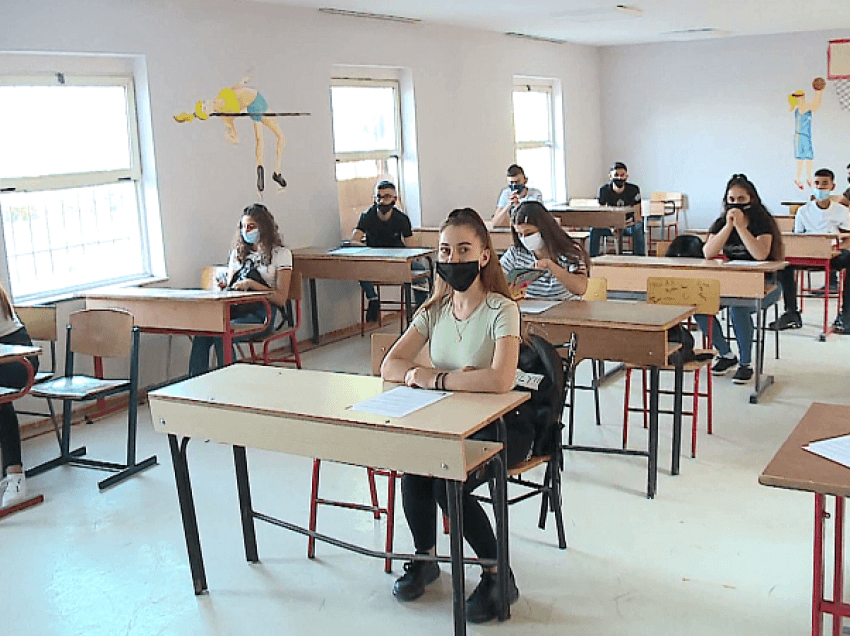 Pasojat e regjistrimit online/ CRCA Shqipëri: 3600 fëmijë rrezikojnë të mbeten pa shkollë