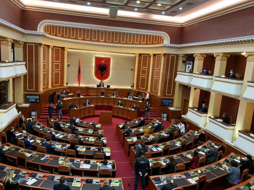  Qeveria “gjen” kush pastron paratë, OJF-të kundër projektligjit: Kuvendi të mos e miratojë