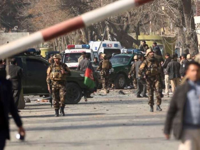 Rritja e sulmeve largon 130 mijë persona nga Afganistani