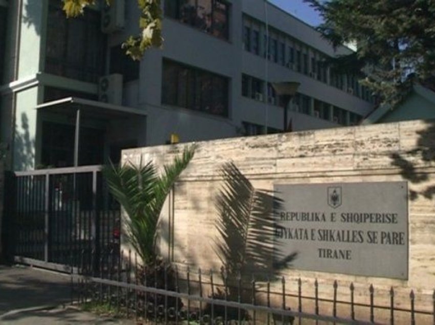Gjykata e Tiranës lë në burg 14 persona, mes tyre edhe 2 mjekë të QSUT-së