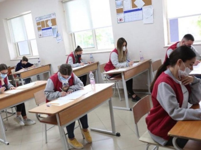 Del rezultati i testit të Matematikës, ministrja Kushi: 1,820 maturantë kanë marrë notën 10
