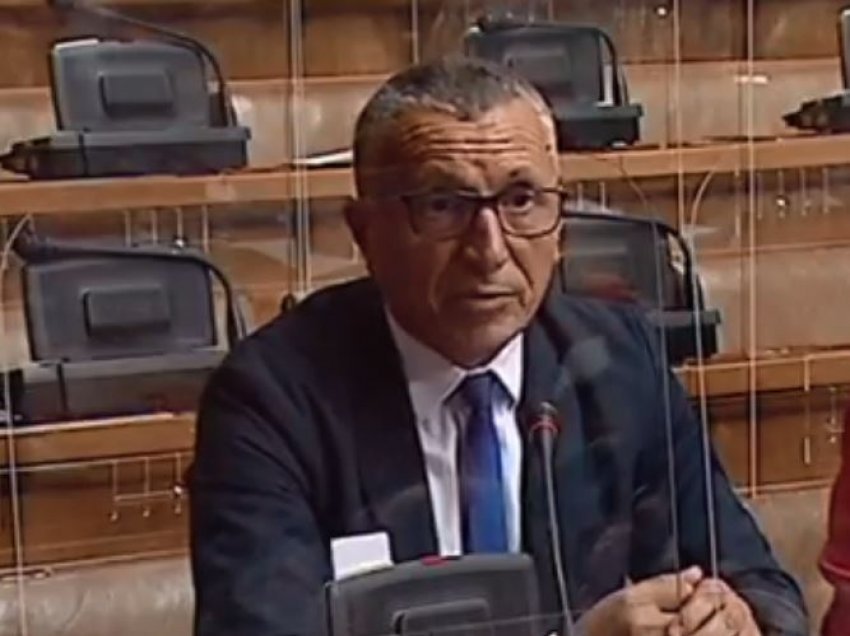 Tha se Kamberi dëshiron të bëhet ministër i tij, deputeti shqiptar i replikon ashpër në sy Vuçiqit