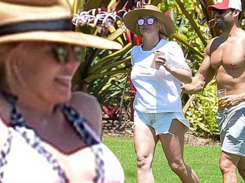 Pas polemikave me çështje ligjore, Britney Spears shijon pushimet në Hawaii