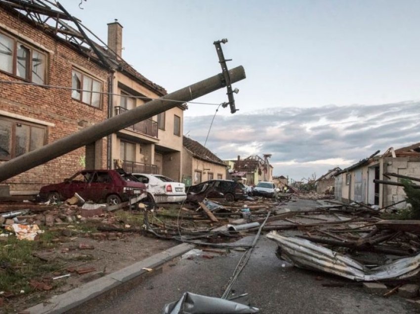Në Çeki nis operacioni i pastrimit, pas tornados