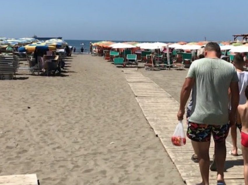 ​Pushime në Shëngjin, plazhi buzë Adriatikut përballon fluksin nga Kosova