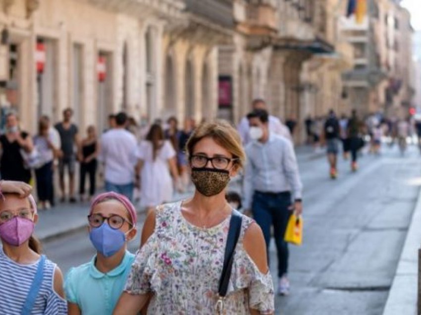 20 rajone të Italisë klasifikohen si “të bardha”, hiqet detyrimi për mbajtjen e maskës në ambjente të hapur