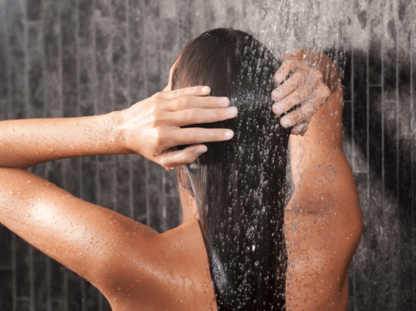 Cila është koha më e mirë për të bërë dush?