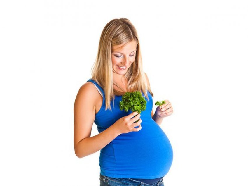 Cilat janë dobitë dhe dëmet që sjell majdanozi gjatë shtatzënisë?