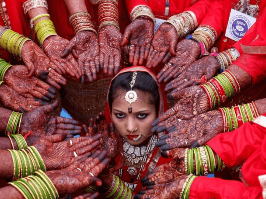 Shumica e indianëve kundërshtojnë martesat ndërfetare