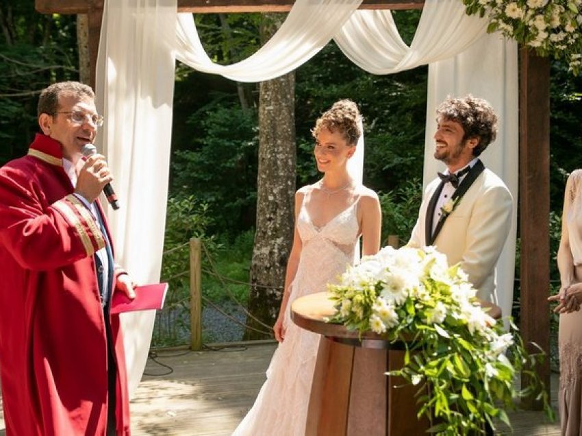 Aktori shqiptar “Doktori i Mrekullive” ndan foto nga dasma