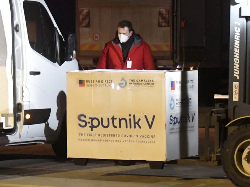 Sllovakia nënshkruan marrëveshje për të blerë 2 milion doza të Sputnik V