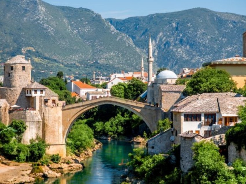 Sot feston Bosnja-Hercegovina, por jo edhe Republika Serbe