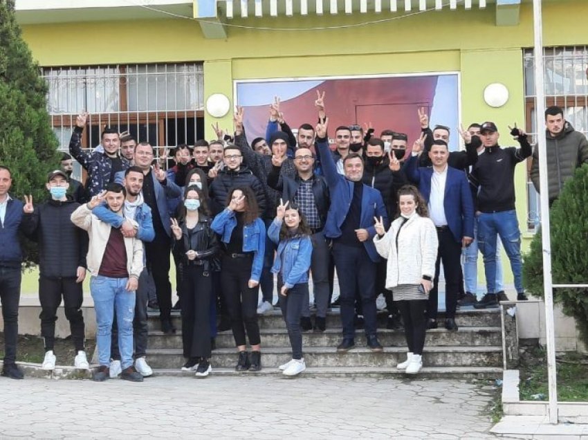 Takimi me të rinjtë në Lushnjë, Alibeaj: Që Shqipëria të fitojë, ne duhet të largojmë Ramën