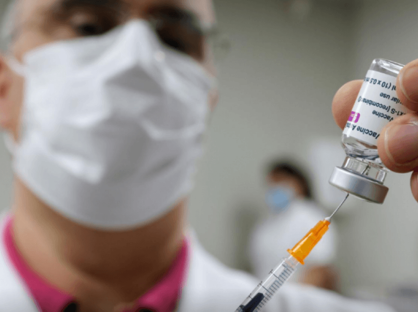 Franca ndryshon teknikën, miraton vaksinimin me AstraZeneca edhe për ata deri në moshën 75 vjeç