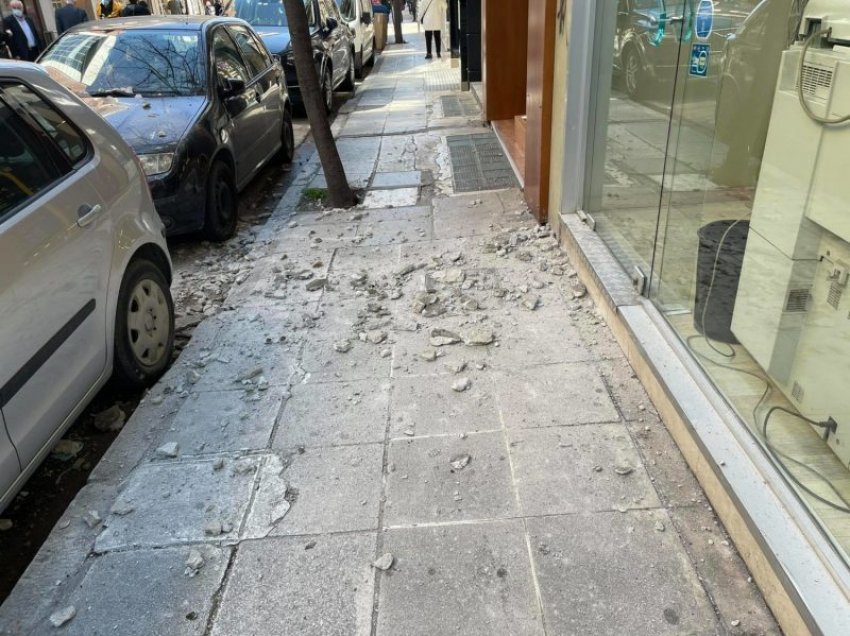 Gurë në rrugë dhe njerëz të tmerruar, si u përjetua tërmeti i fuqishëm në Greqi