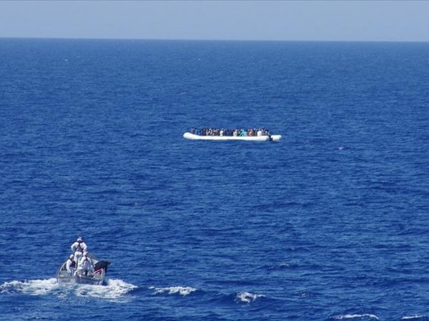 Kontrabandistët hedhin në det emigrantët, raportohen 20 viktima