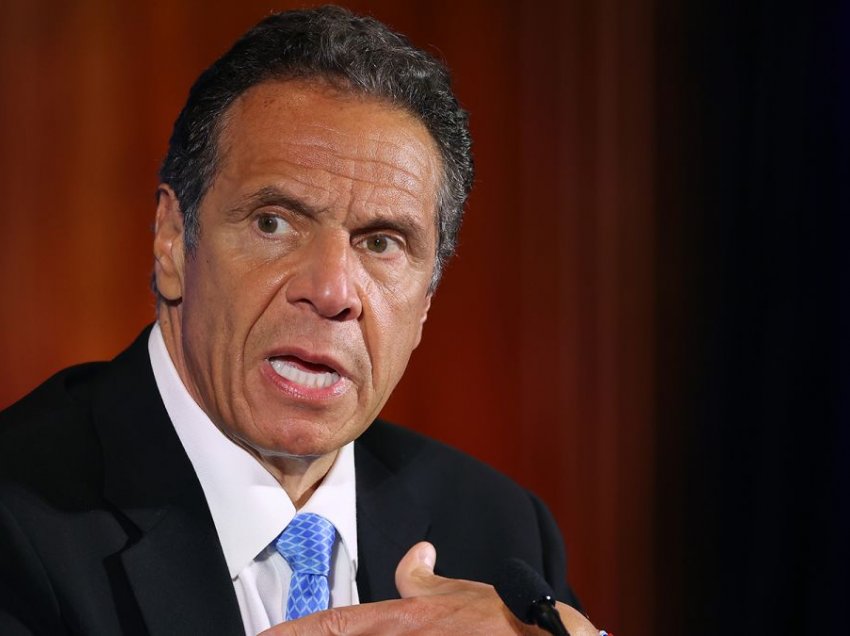 Guvernatori i Nju Jorkut i mohon akuzat për ngacmim seksual