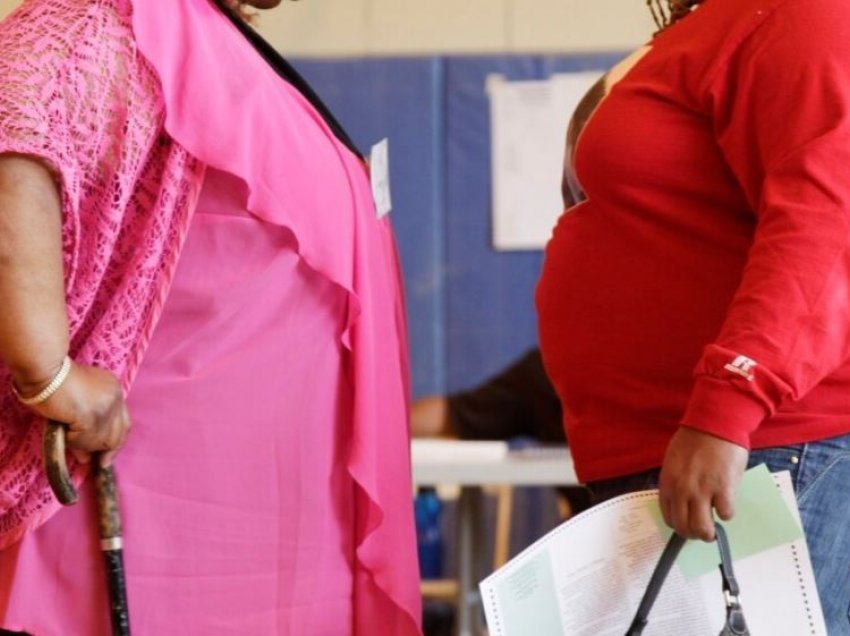 Raporti: Lidhje e ngushtë mes vdekjeve nga COVID-i dhe obezitetit