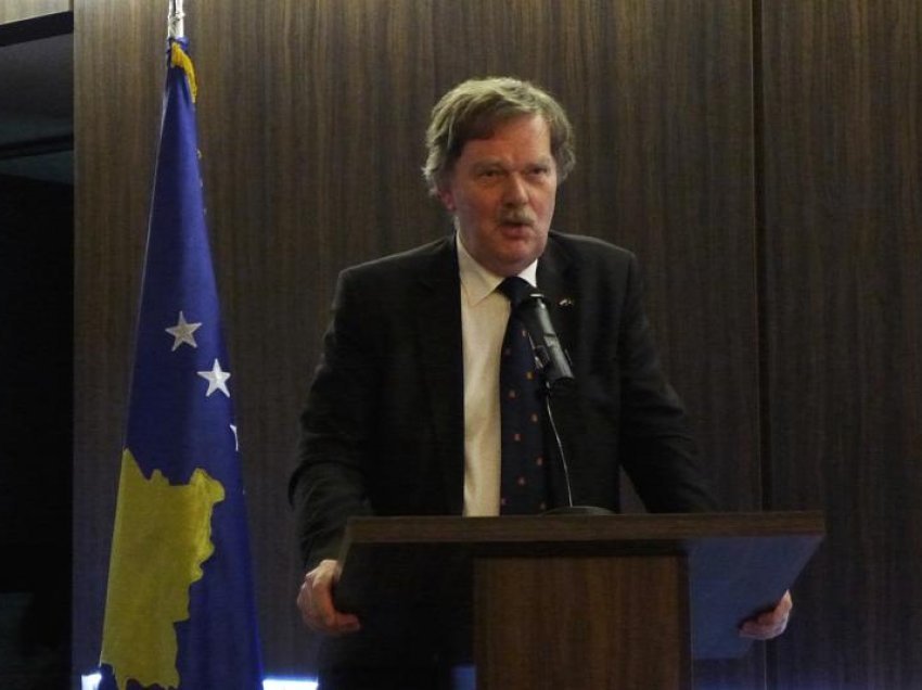 Ish-ambasadori i Holandës në Kosovë i reagon kryeministres serbe: Si mund të gënjesh kaq shumë e pa turp?