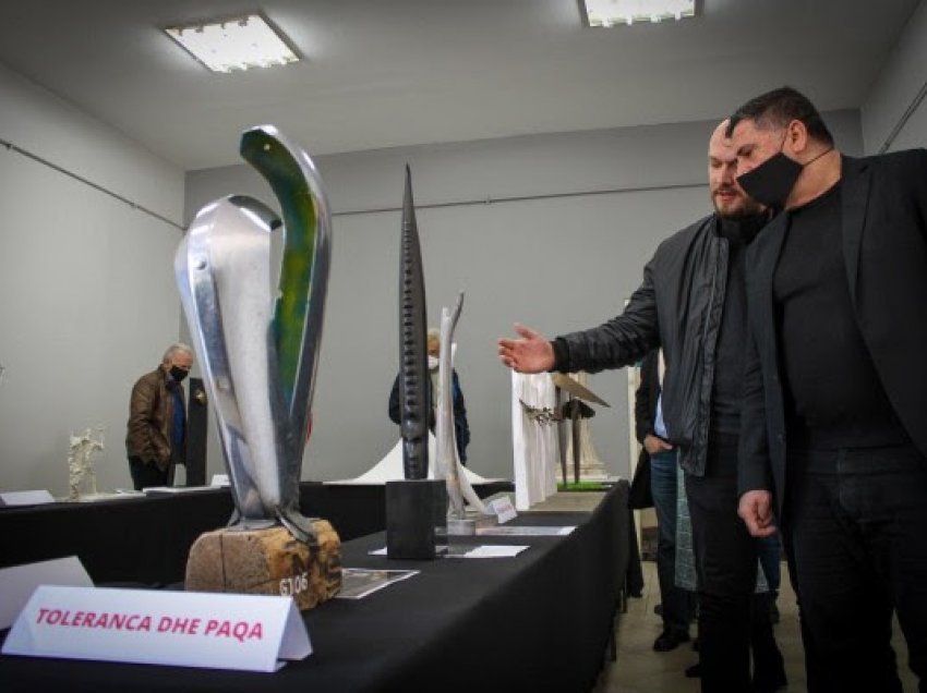 Në Gjilan hapet ekspozita e skulpturave monumentale