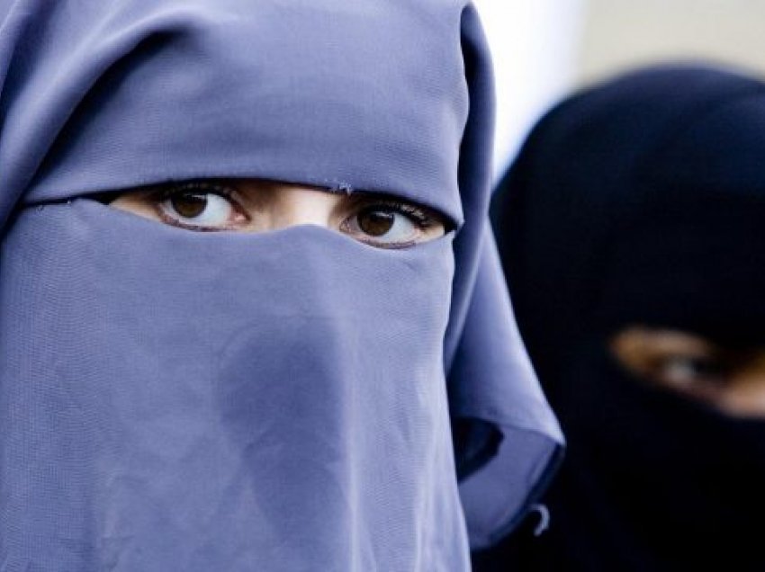 Zvicra do ndalojë dy llojet e veshjeve të grave myslimane në ambiente publike
