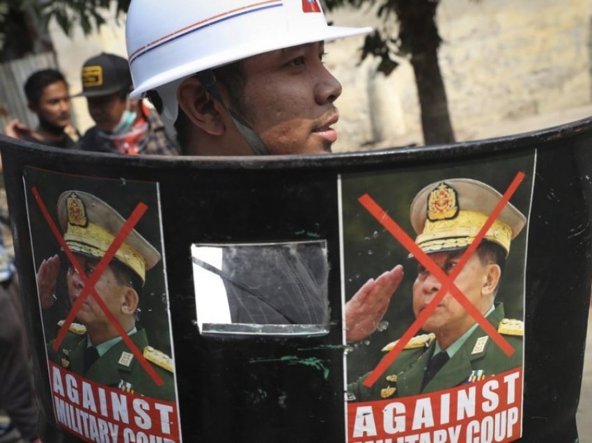 Vdes në paraburgim në Birmani, një zyrtar partiak i lideres Aung San Suu Kyi