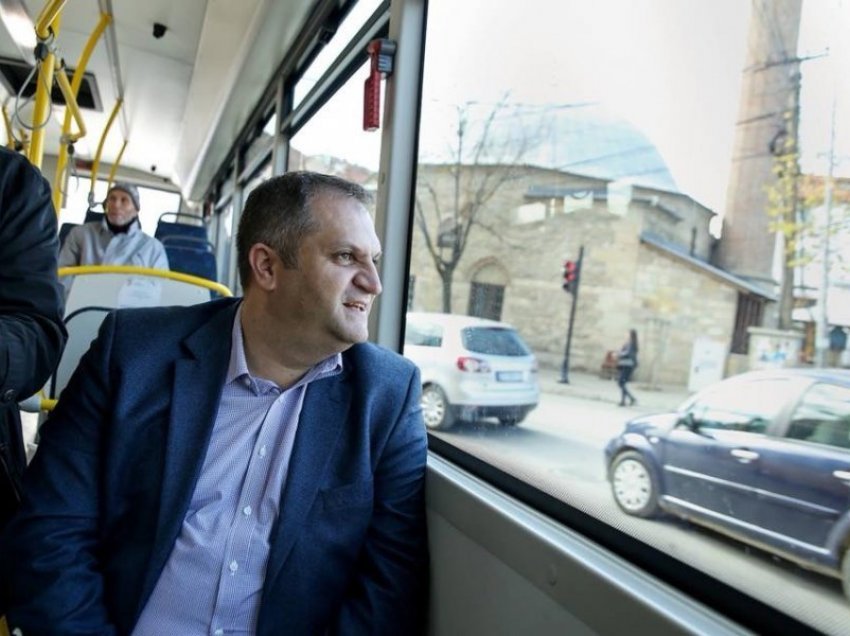 Pak para mbarimit të mandatit, Shpend Ahmeti nis negociatat për blerjen e 30 autobusëve