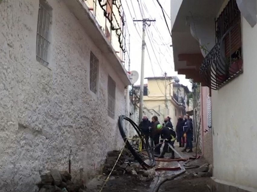 Nxirren trupat e pajetë të dy viktimave nga zjarri në Berat