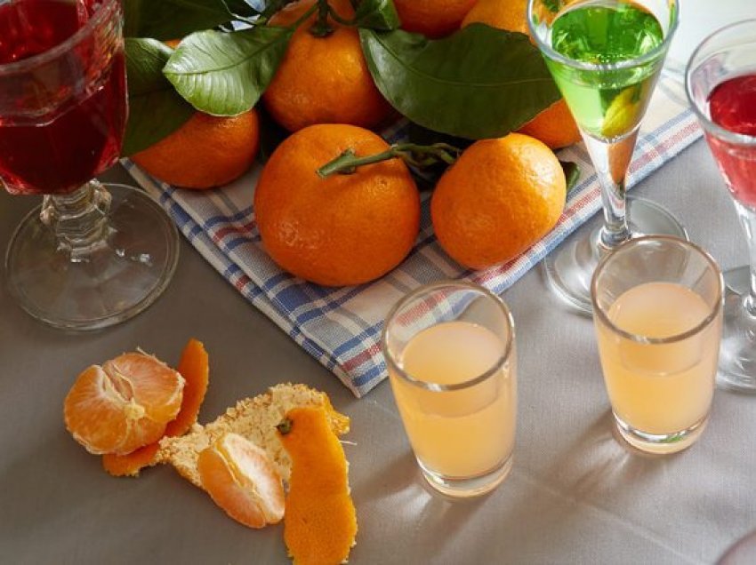 Liker me mandarina për t’u dhënë shije ëmbëlsirave dhe sallatave të frutave