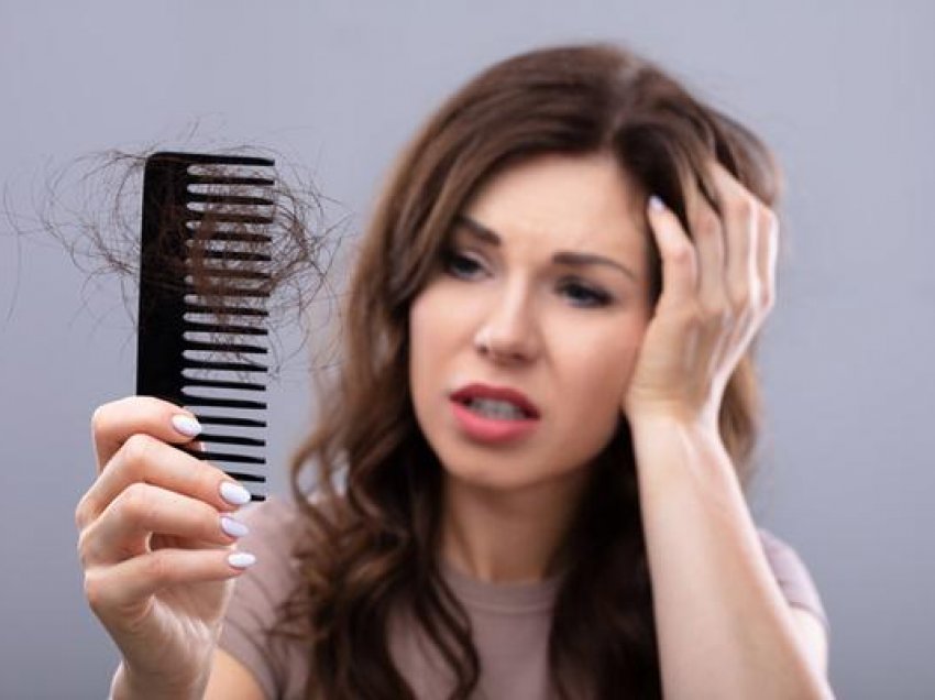 Rënia e flokëve problem kronik? Ja cila mund të jetë arsyeja