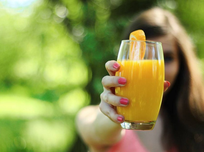 Lëng portokalli, ja çfarë ndodh nëse e konsumoni çdo ditë