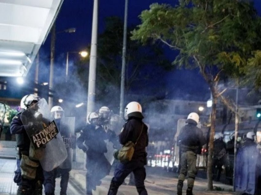 ​Përplasje midis protestuesve dhe policisë në Athinë