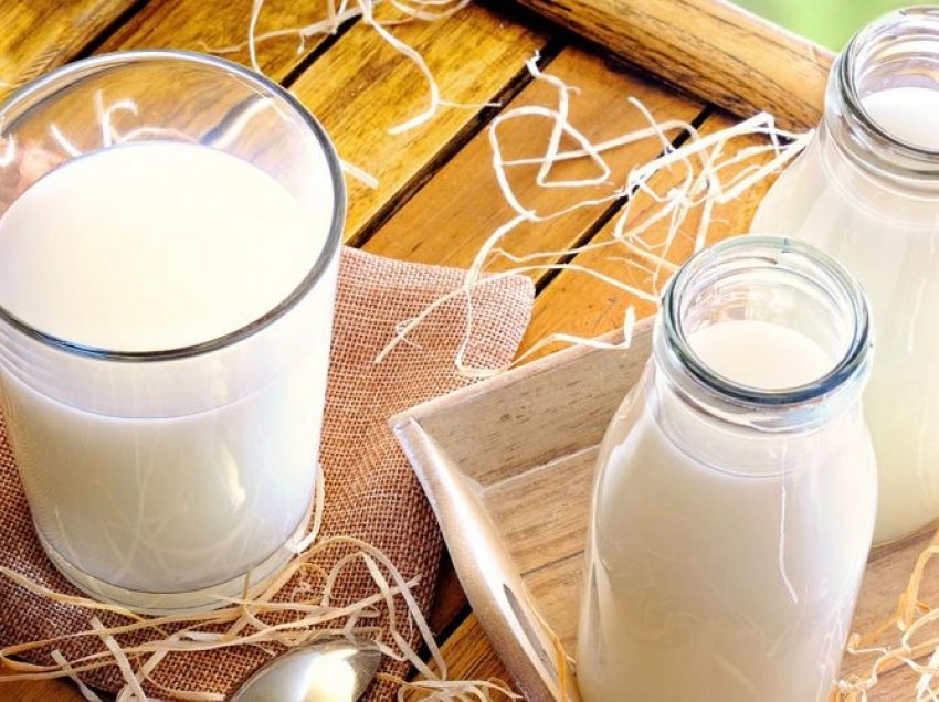 Kur duhet pirë qumështi, në mëngjes apo mbrëmje?