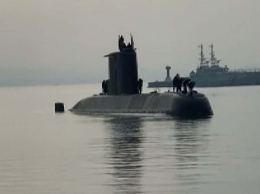Tre ditë e ankoruar në Durrës, largohet nëndetësja turke “TCG Çanakkale”
