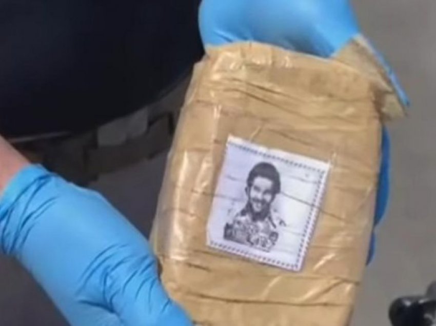 Sekuestrim i lëndëve narkotike në Kili, policia gjen tri tonelata kokainë me fotografinë e Pablo Escobarit