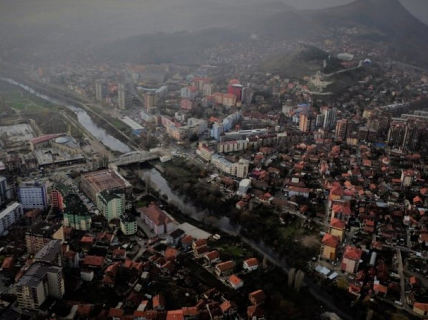 Kë fajësojnë qytetarët e Mitrovicës për ndarjen e qytetit?