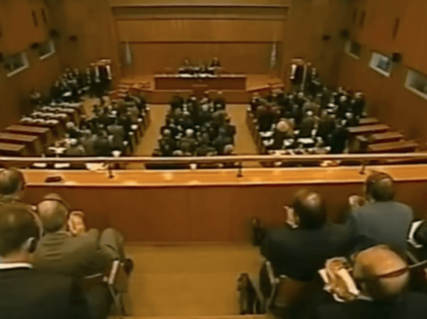 Momenti kur Kuvendi kishte zgjedhur Rugovën president e Bajram Rexhepin kryeministër