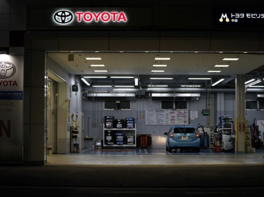 Shefi i Toyotas paralajmëron Applen: Biznesi me vetura nuk është i lehtë