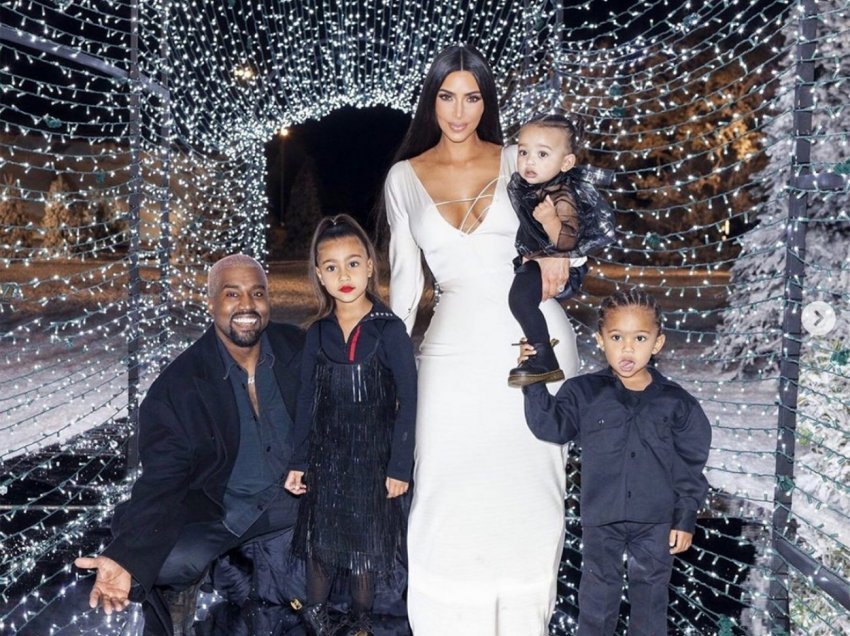 Kanye West po e përjeton keq divorcin ndërsa Kim bën parti
