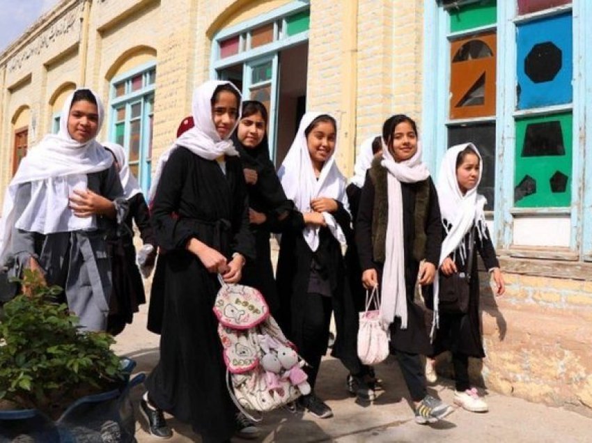 Vajzave nën moshën 12-vjeçare u ndalohet të këndojnë në shkollat e Kabulit