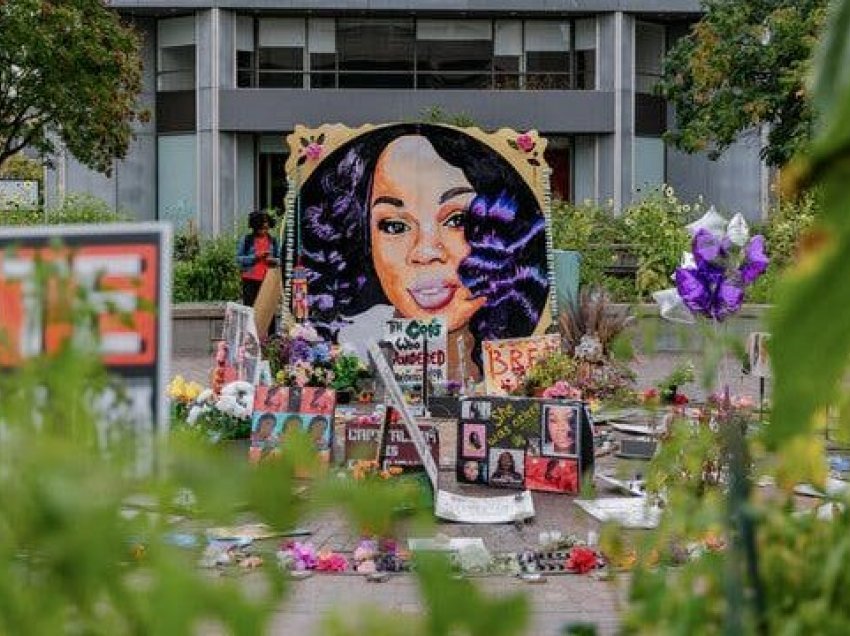 Lëvizja “Black Lives Matter”, protestuesit rikujtojnë 1-vjetorin e vrasjes së Breonna Taylor