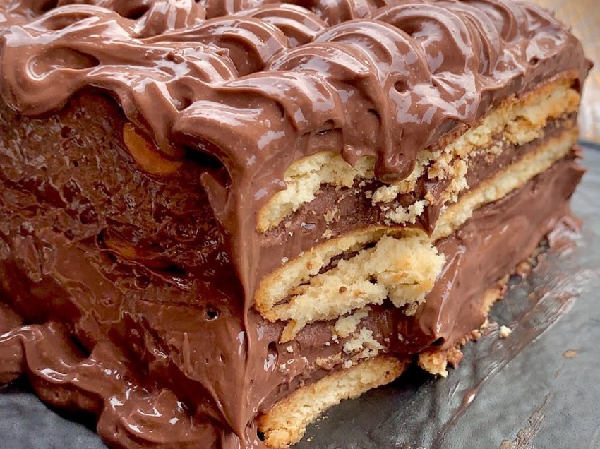 Për një të diel të bukur: Torta me çokollatë dhe biskota