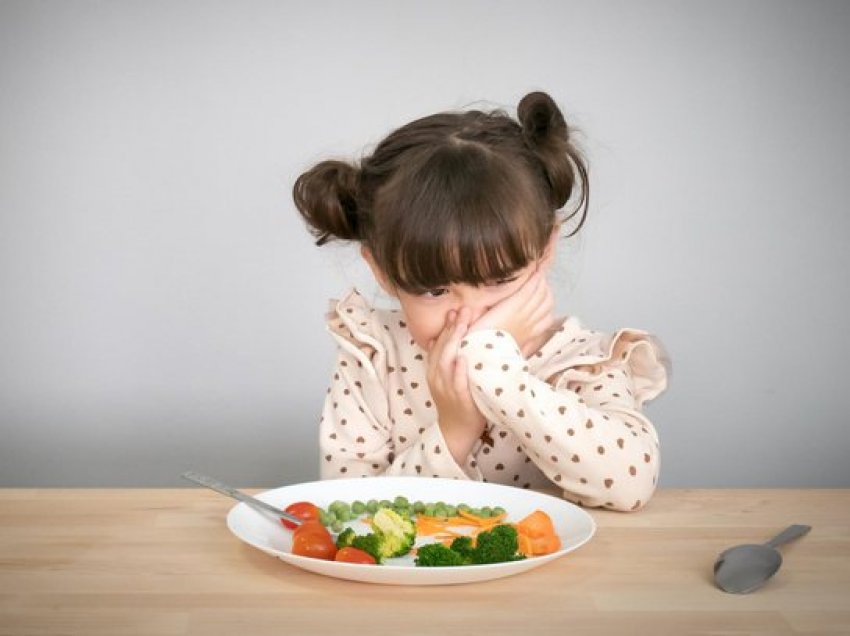 Nazet në të ngrënë, ja çfarë nuk duhet t’ i thoni kurrë fëmijës tuaj!