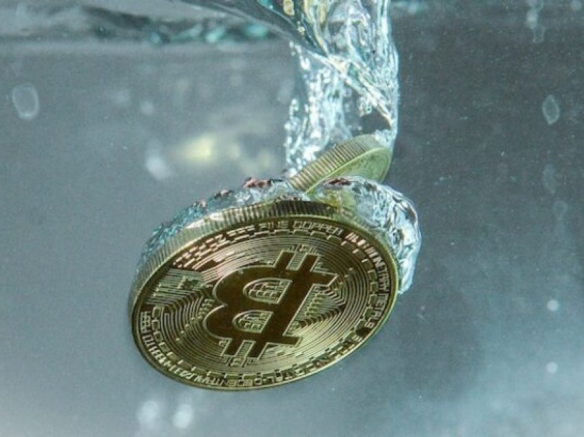 Bitcoin tërhiqet pas rekordit të fundjavës