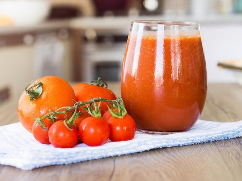 Nga kockat tek eliminimi i qelizave kancerogjene, ja përse duhet të pini lëng domateje